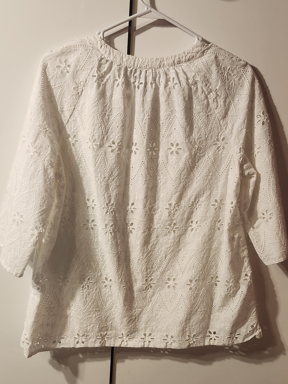 JJILL Women’s White Eyelet Peasant Top - Picture 3 of 8